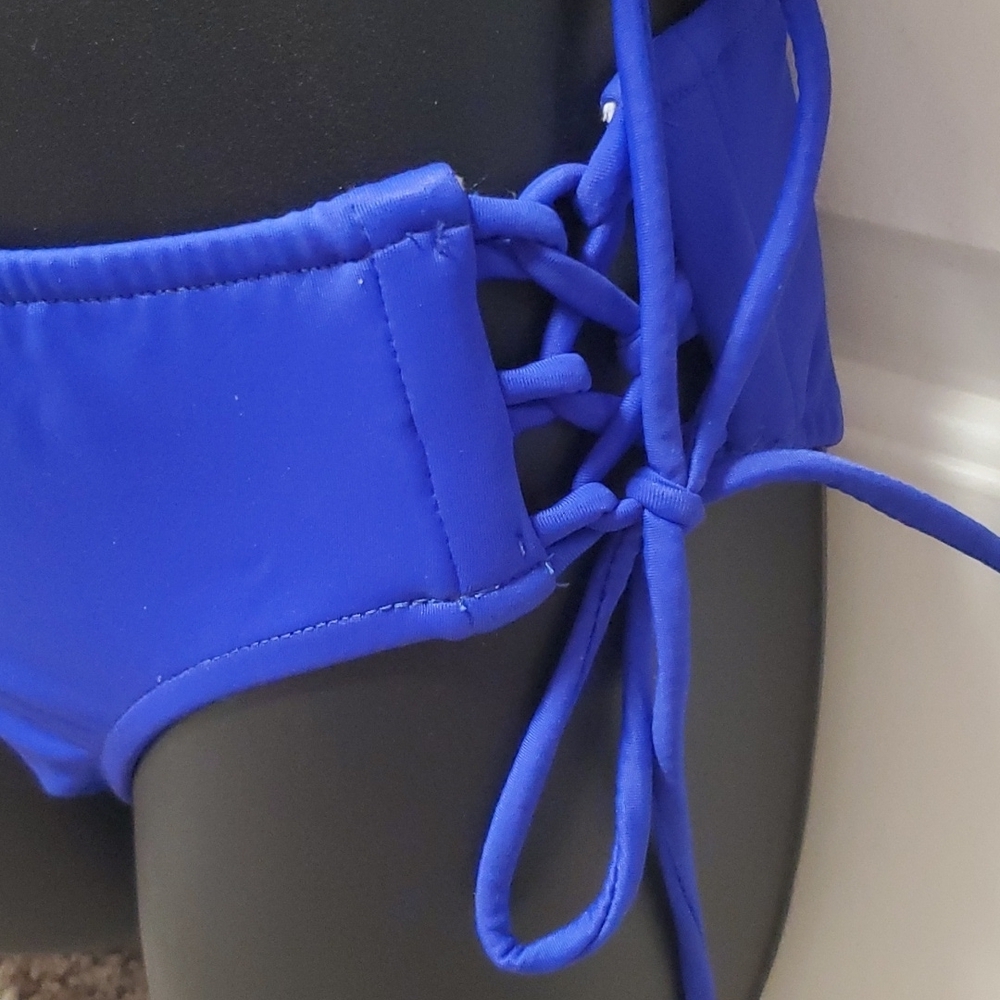 VENUS Ruched Criss Cross Bikini - Picture 7 of 16